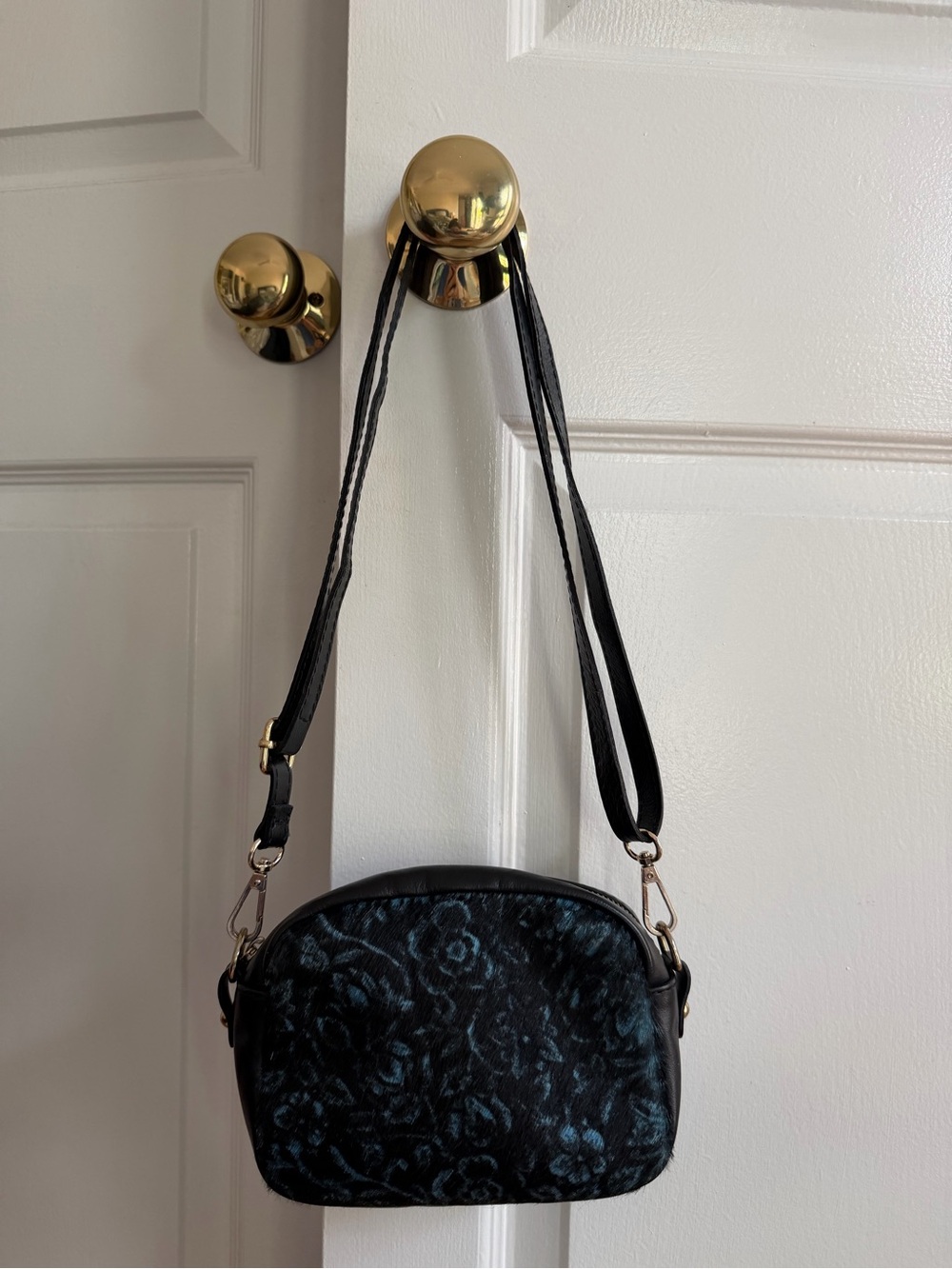 Laura Di Maggio Italy Leather Floral Crossbody Bag Black Blue